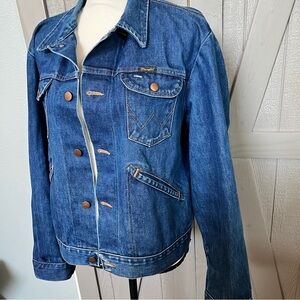 VINTAGE! Wrangler Classic Blue Jean Jacket